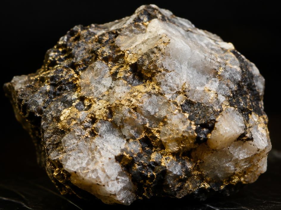 Gold-bearing quartz ore